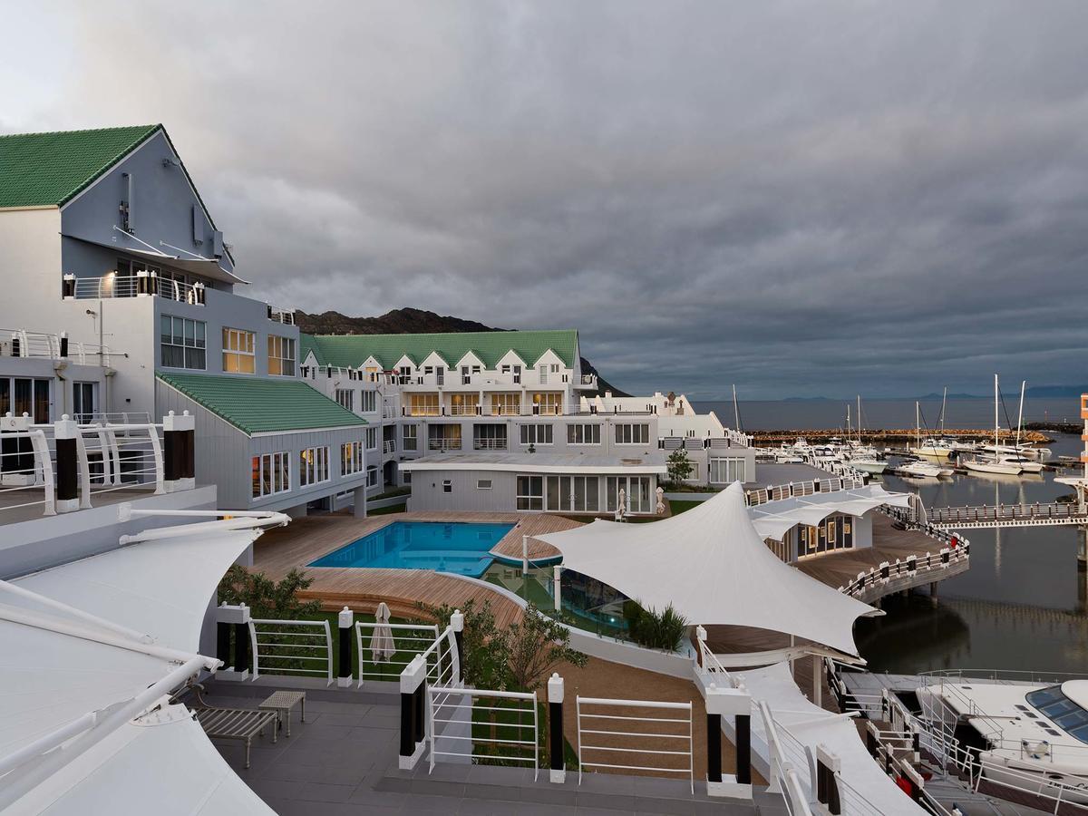 Krystal Beach Hotel Gordons Bay Exterior photo